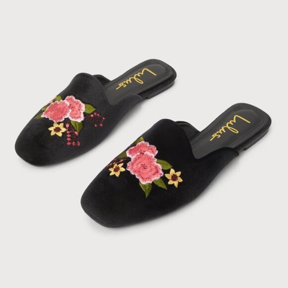 Lulu's Black Floral Embroidered Mules - Picture 5 of 6